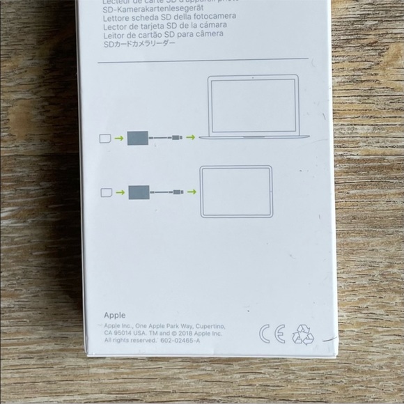 Apple USB-C to SD Card Reader - Picture 5 of 8